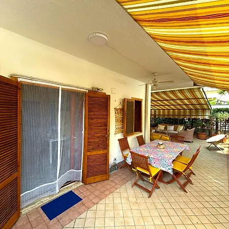 Dimora Diciassette - 300mt Dal Mare Apartment